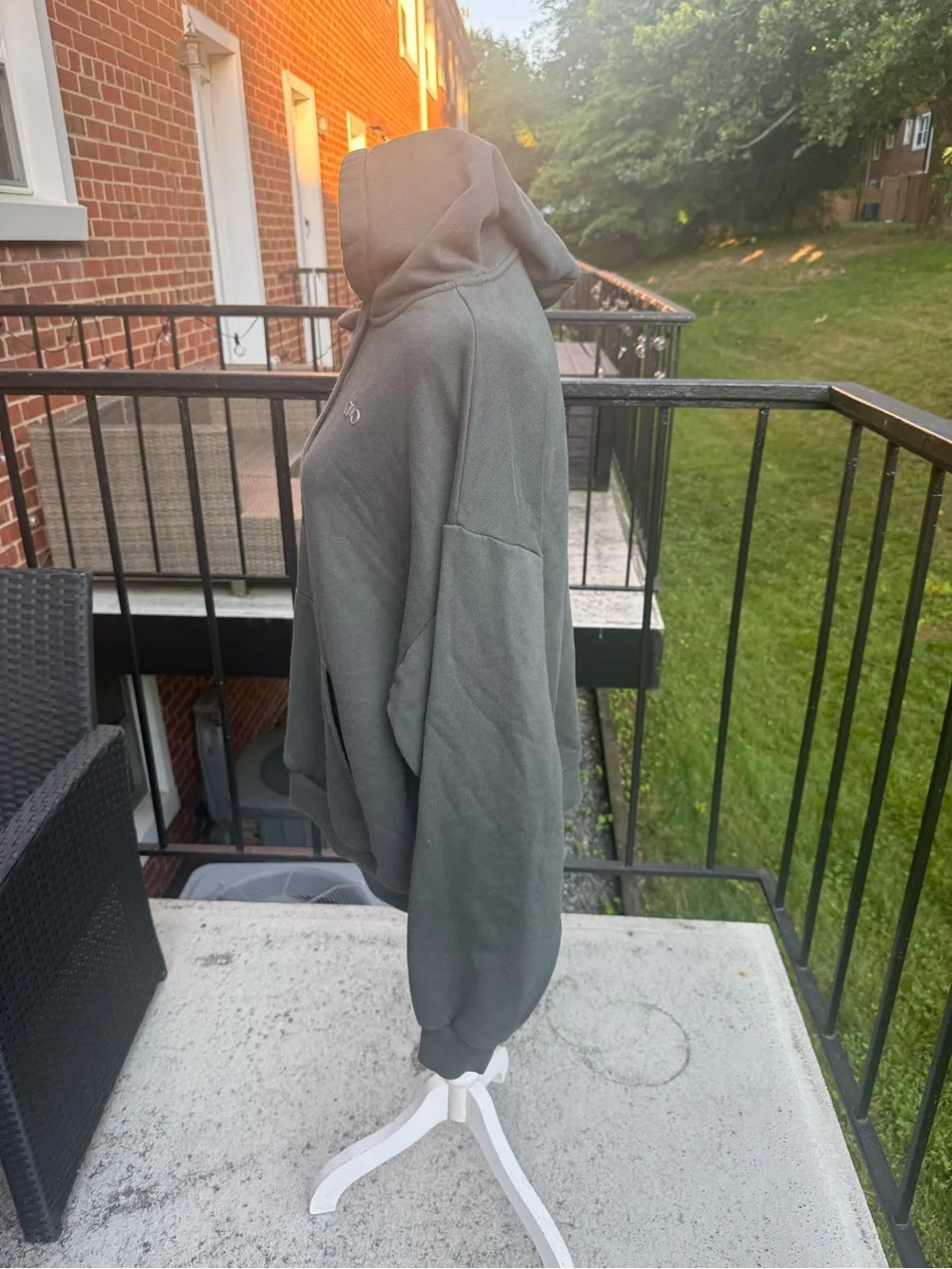 Alo Yoga Accolade Hoodie Size Large